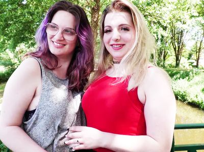 Malicia et Matylde, deux lesbiennes françaises à gros seins ! - lavideodujourjetm.net