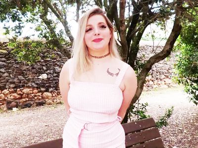 Belle salope amateur blonde de 19ans, Matylde démarre fort sa première vidéo de sexe hard ! - lavideodujourjetm.net
